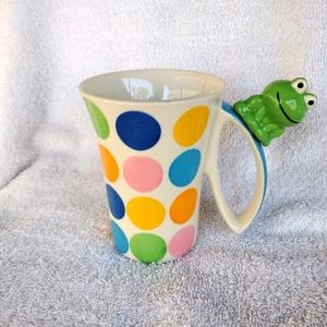 Coffee mug with a frog handle